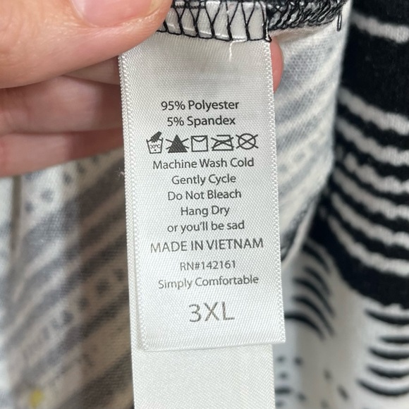 LuLaRoe 3XL Caroline cardigan with TC2 Christmas leggings - Picture 8 of 15